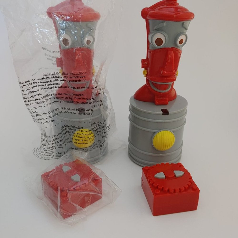 Lot of 2 Robots Movie FENDER Remote Control Toy Kellogg's Promotional 2005